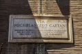 Straßenschild der Via Michelangelo Caetani in Rom