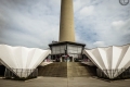 am Fuße des Fernsehturms in Berlin