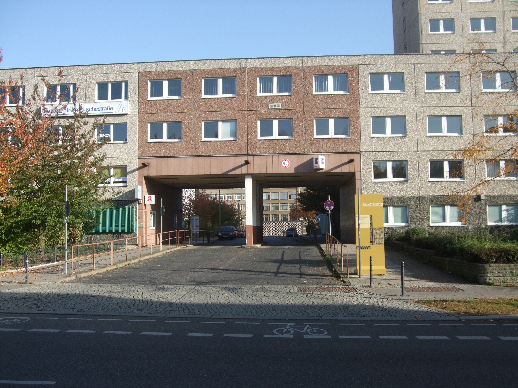 Einfahrt zur Stasi-Zentrale