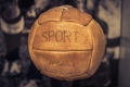 Ball der WM 1954 mit Originalunterschriften im Deutschen Historischen Museum