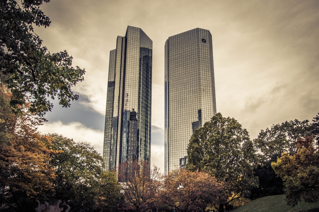 Deutsche-Bank-Hochhaus in Frankfurt am Main im November 2021