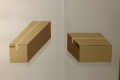 im Museum der Illusionen in Berlin (iPhone-Bild): Beide Deckel sind gleich groß!